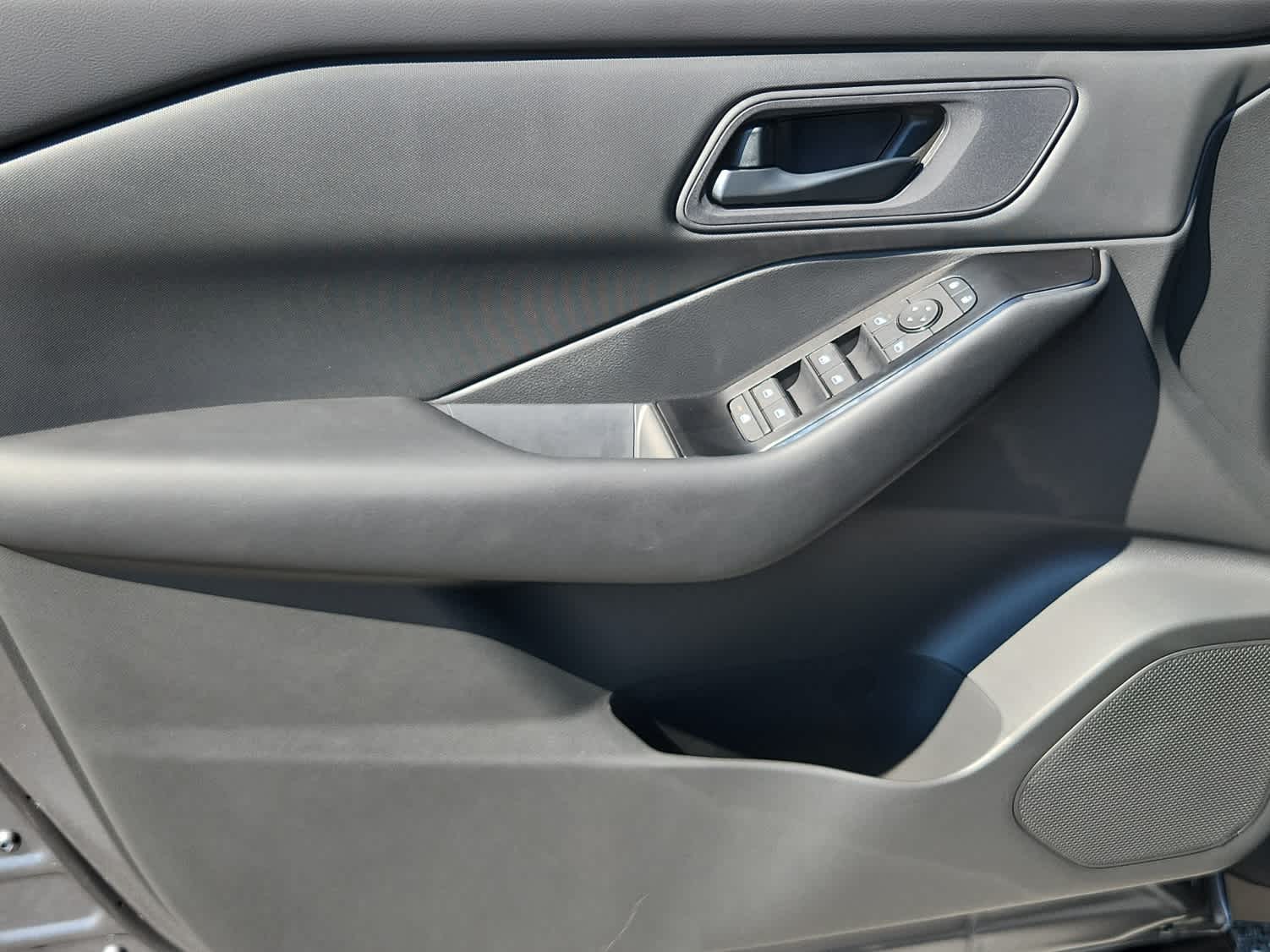 2026 Nissan Rogue S AWD photo 8