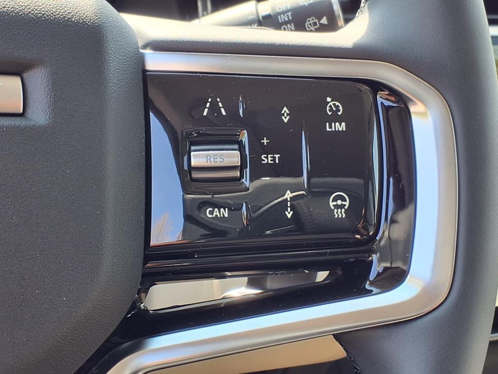 2025 Land Rover Discovery Sport S photo 14
