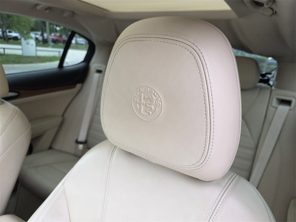 2019 Alfa Romeo Stelvio Ti photo 11