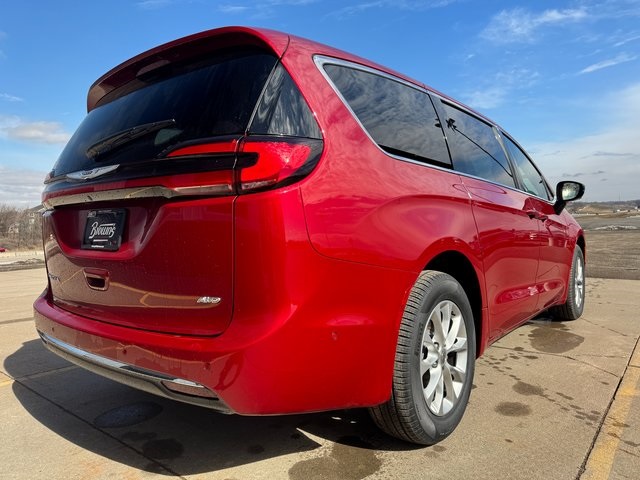 2025 Chrysler Pacifica photo 5