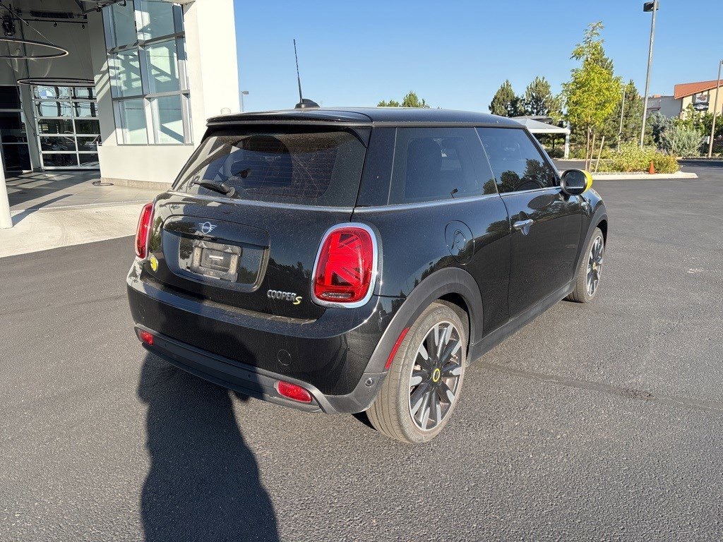 2024 Mini Cooper 2 Door Hardtop SE photo 3