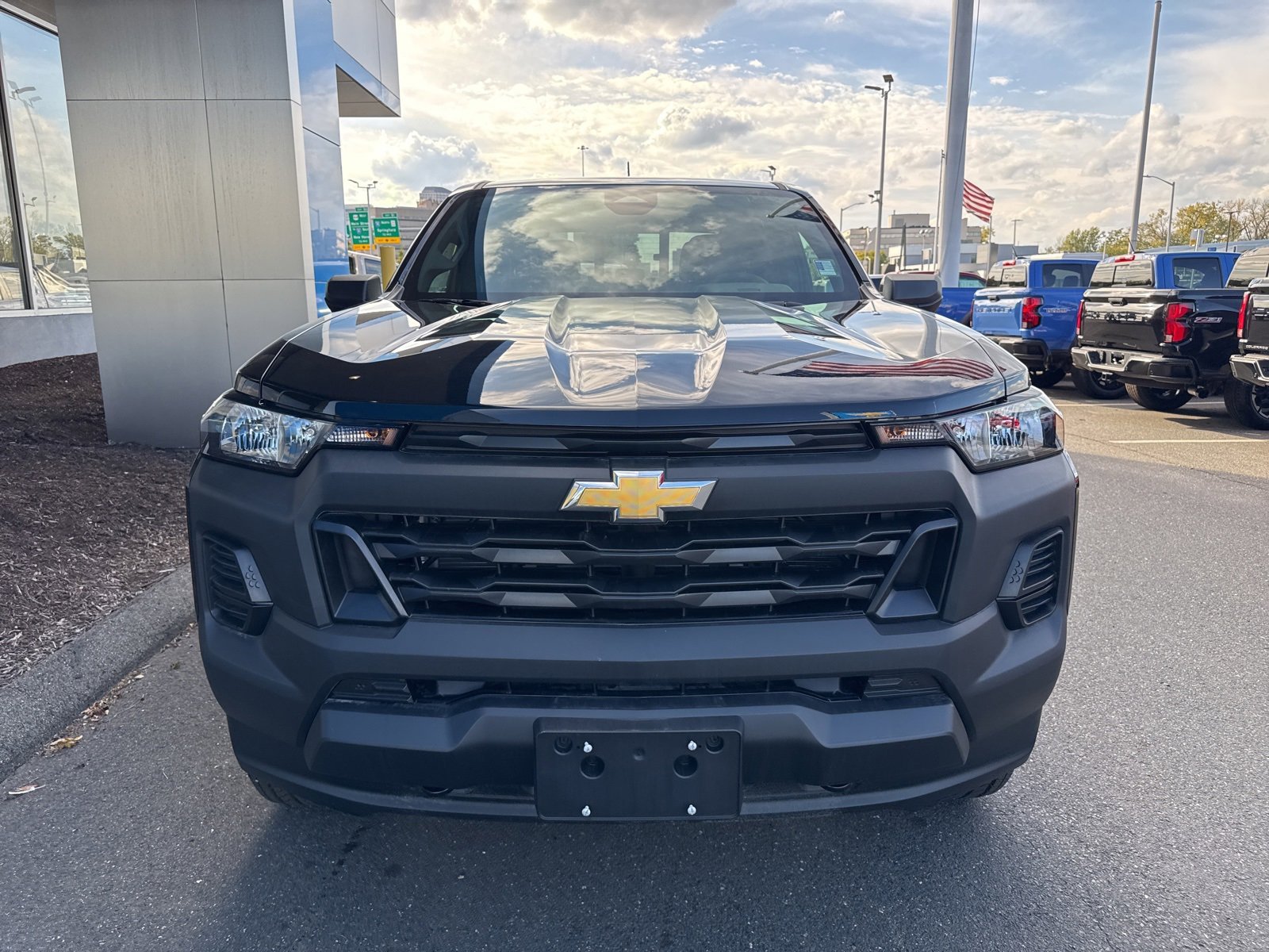 2025 Chevrolet Colorado LT photo 2