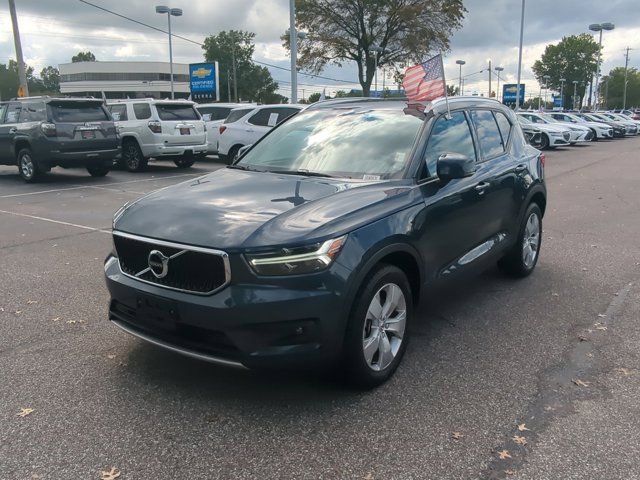 2022 Volvo XC40 Momentum photo 3
