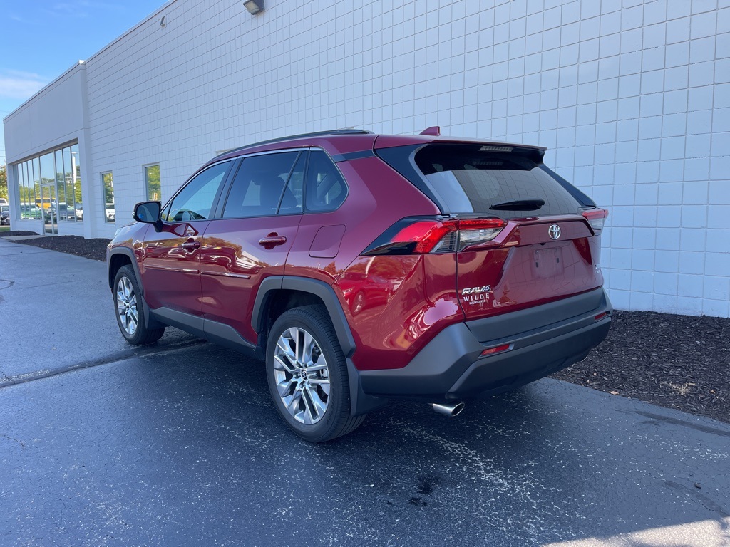 2021 Toyota RAV4 XLE Premium photo 2