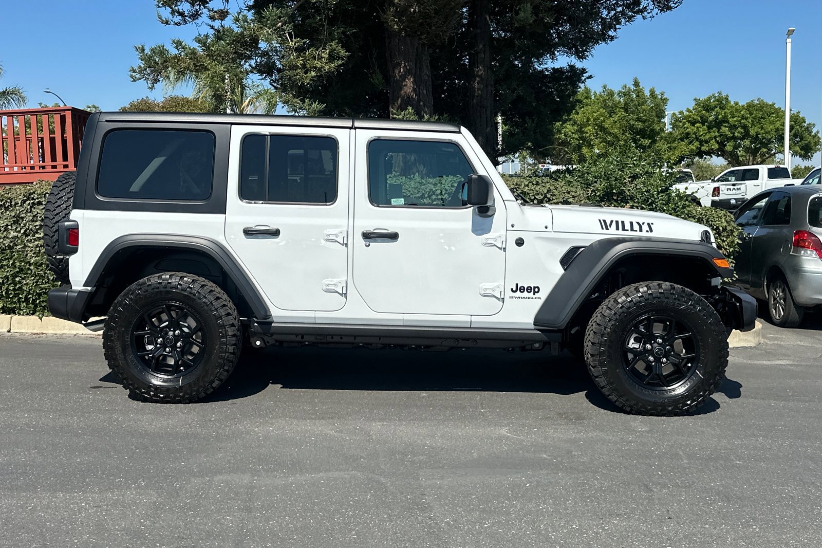 2025 Jeep Wrangler Willys photo 3