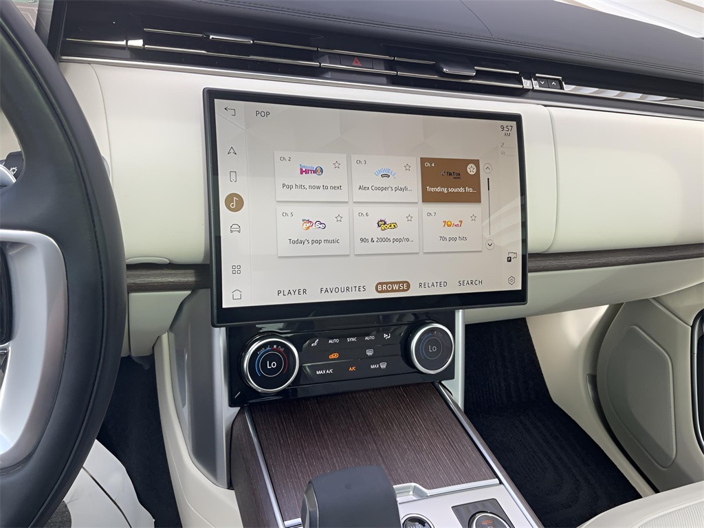 2023 Land Rover Range Rover SE photo 14