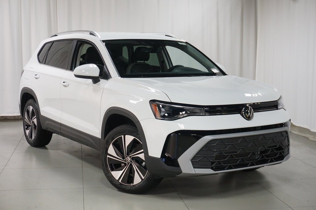 2025 Volkswagen Taos SE photo 2