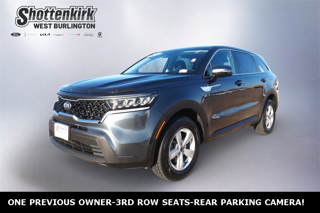 2021 Kia Sorento LX's photo