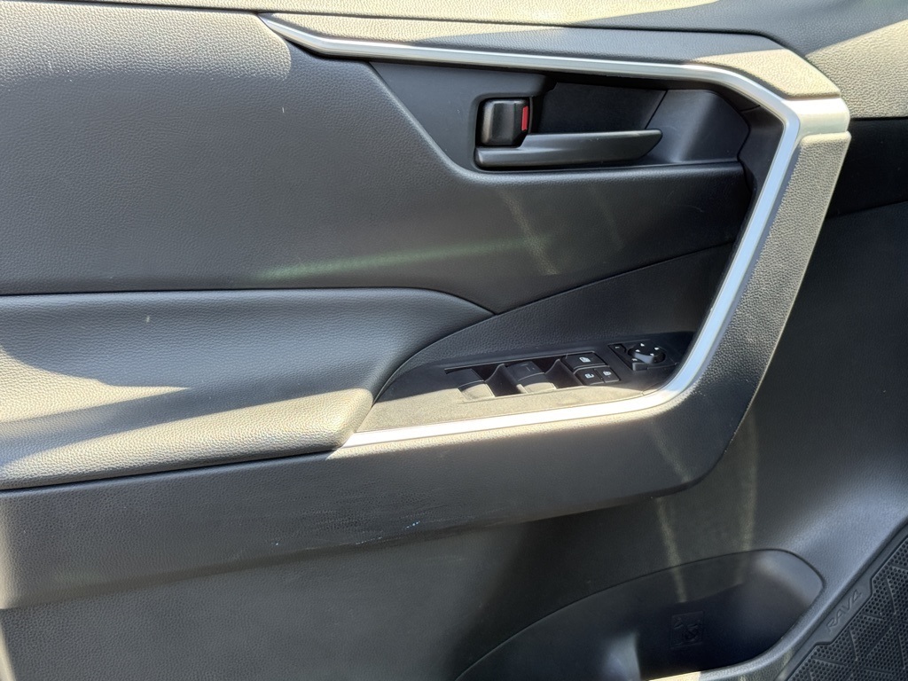 2025 Toyota RAV4 LE photo 16