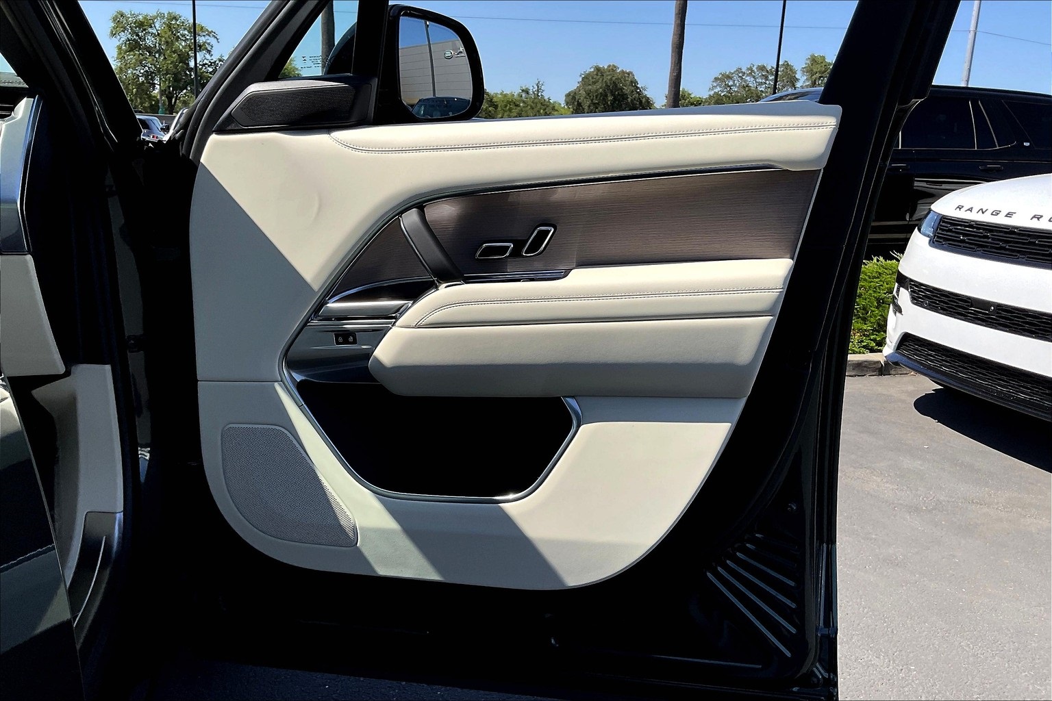 2025 Land Rover Range Rover SE photo 29