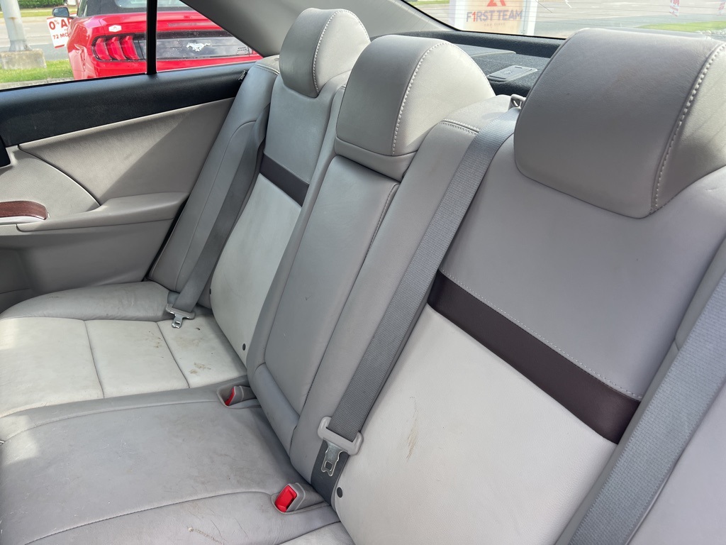 2012 Toyota Camry photo 9