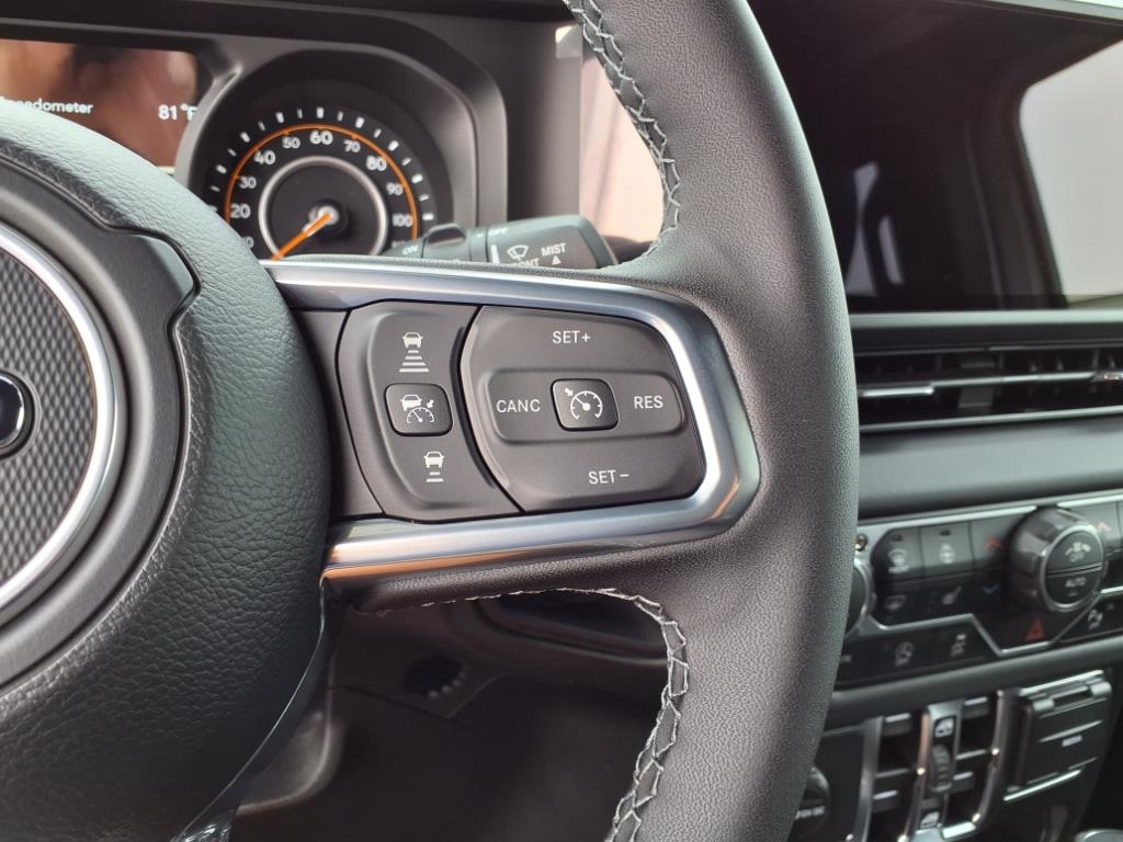 2025 Jeep Wrangler Sahara photo 18
