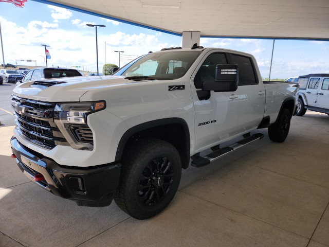 2025 Chevrolet Silverado 2500HD LT photo 8