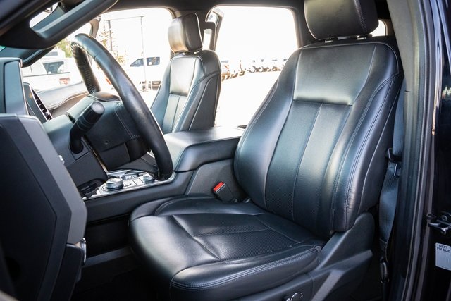 2019 Ford Expedition XLT photo 12