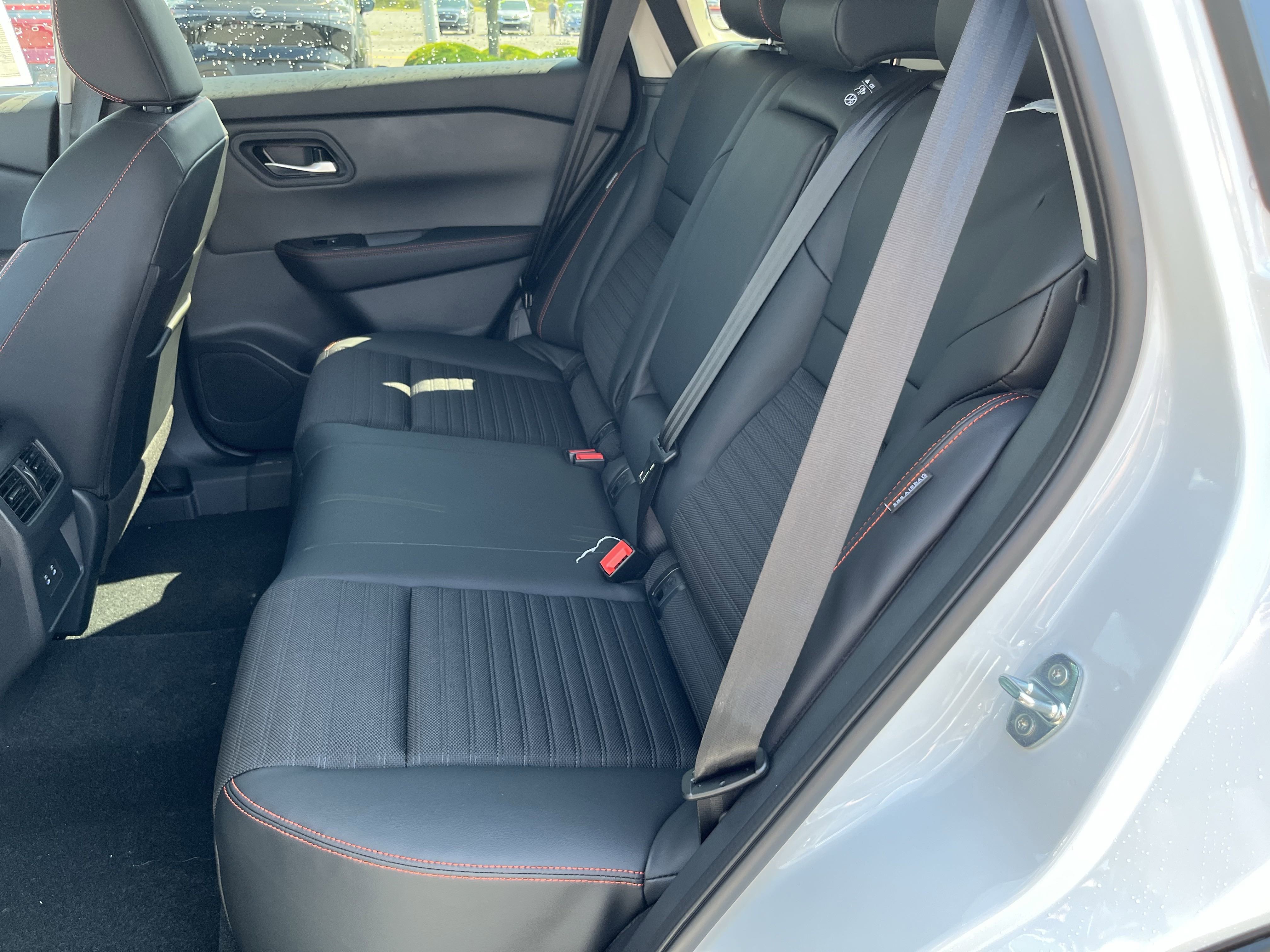 2026 Nissan Rogue SV photo 4