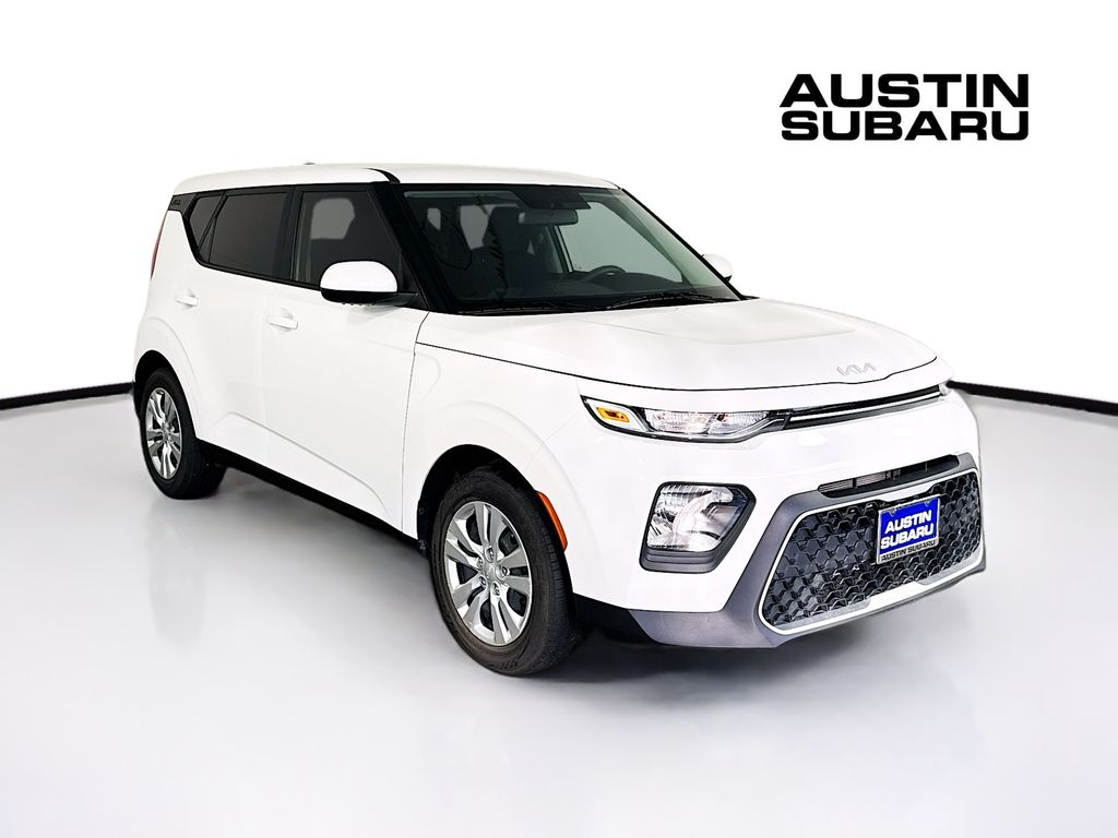 2022 Kia Soul LX's photo