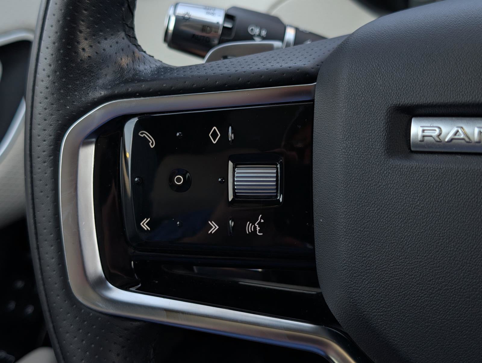 2021 Land Rover Range Rover Velar P340 R-Dynamic S photo 14