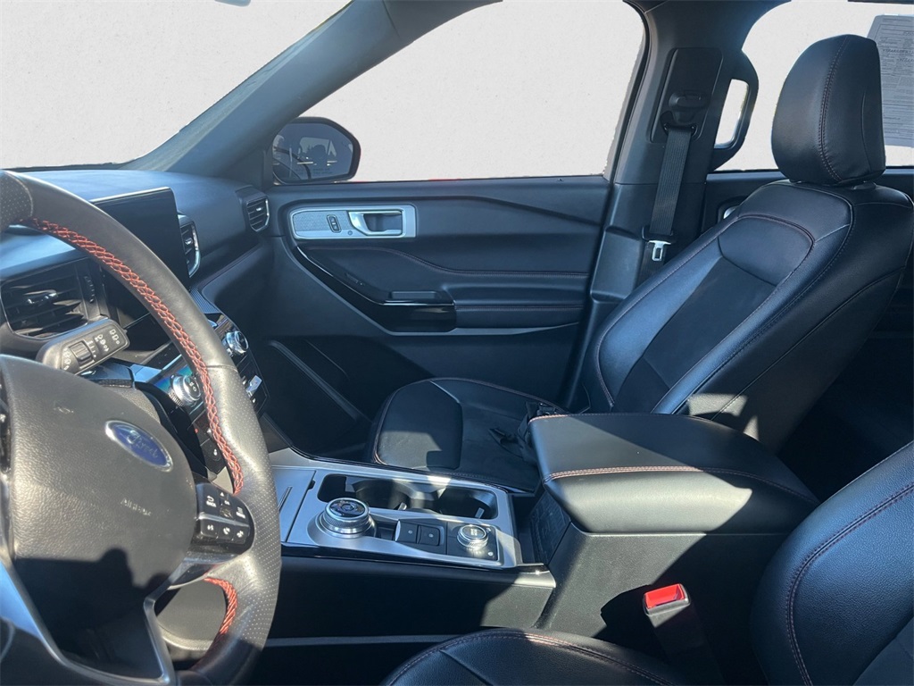 2023 Ford Explorer ST-Line photo 4