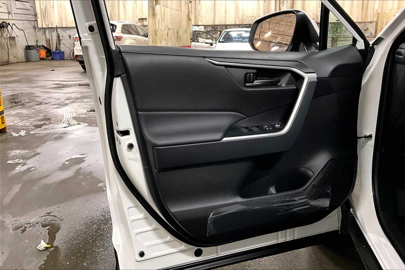 2025 Toyota RAV4 LE photo 10