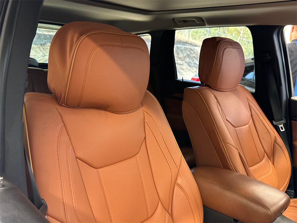 2012 Jeep Grand Cherokee Overland photo 3