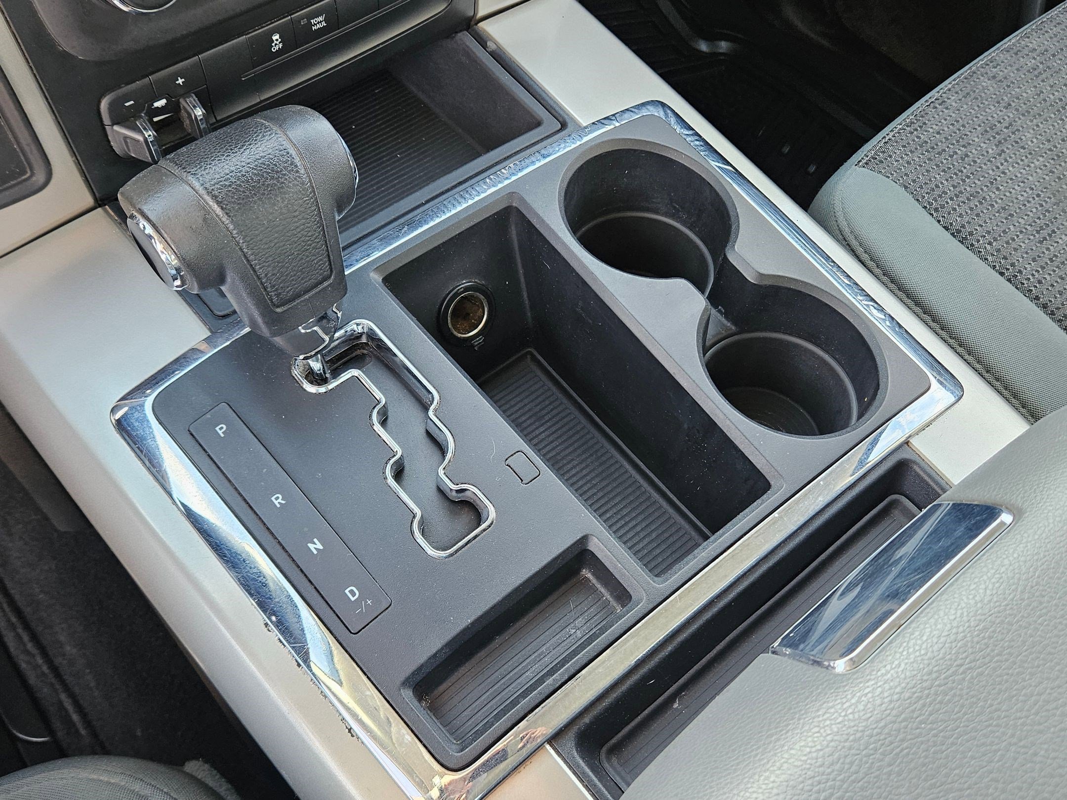 2013 Ram 1500 SLT photo 24