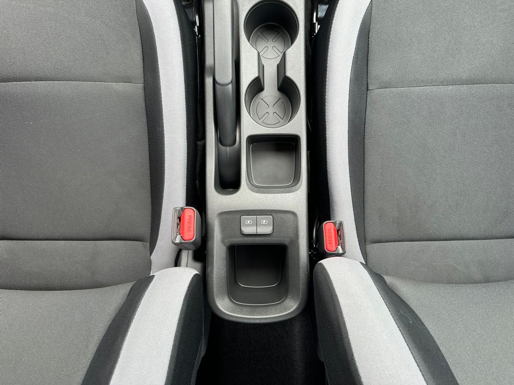 2025 Nissan Versa 1.6 S photo 19