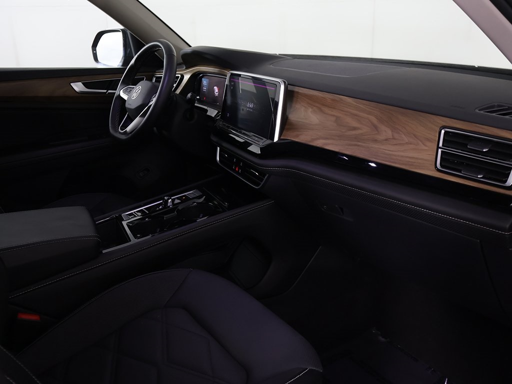 2024 Volkswagen Atlas SE Technology photo 25