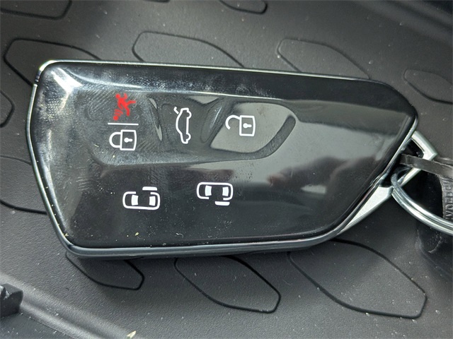 2025 Volkswagen ID. Buzz Pro Plus photo 24