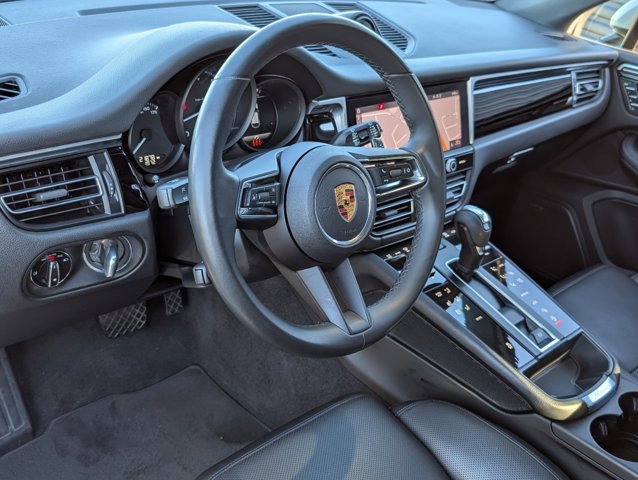 2022 Porsche Macan photo 3