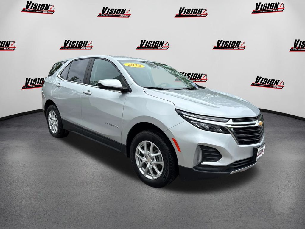 2022 Chevrolet Equinox LT photo 3