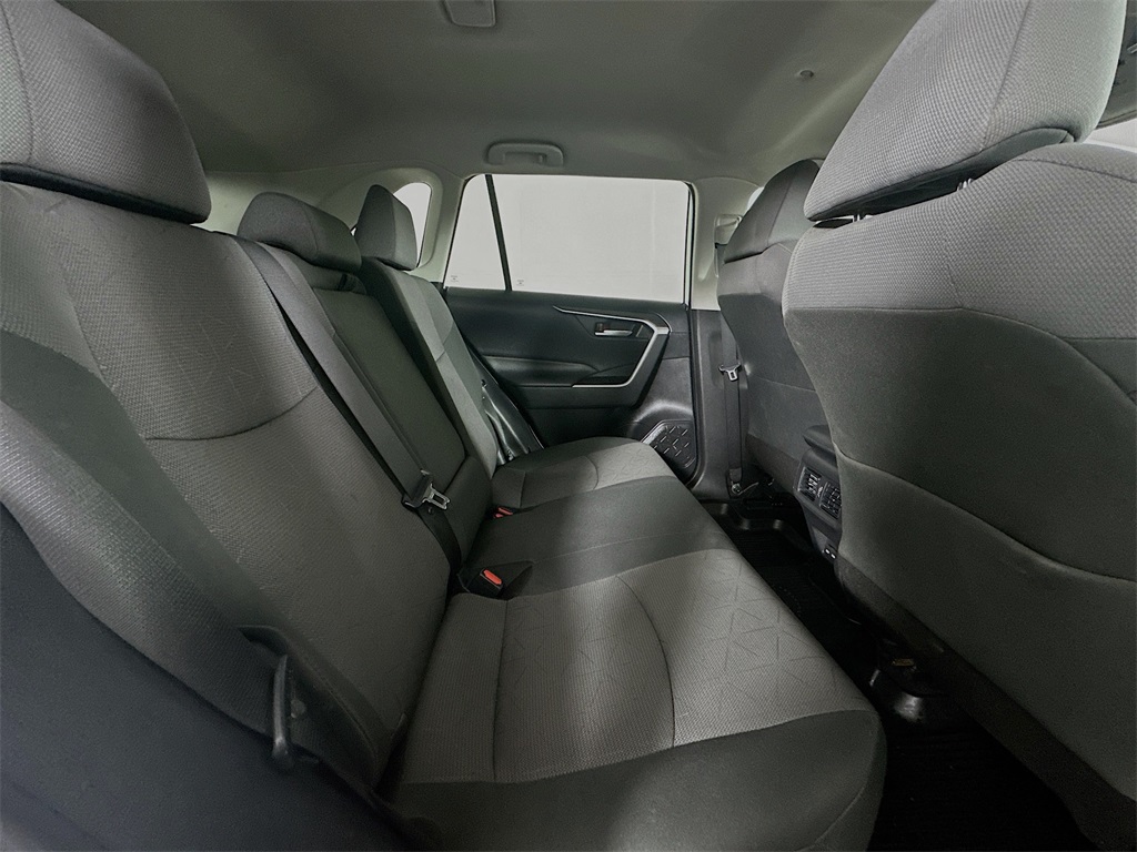 2024 Toyota RAV4 XLE photo 21