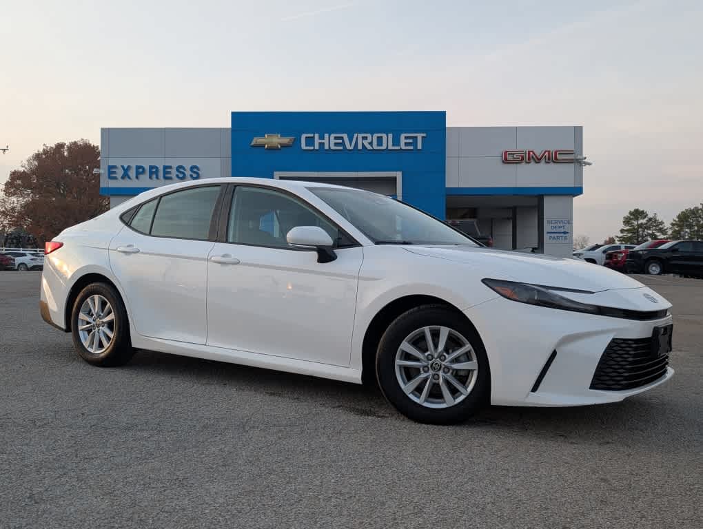 2025 Toyota Camry LE photo 2