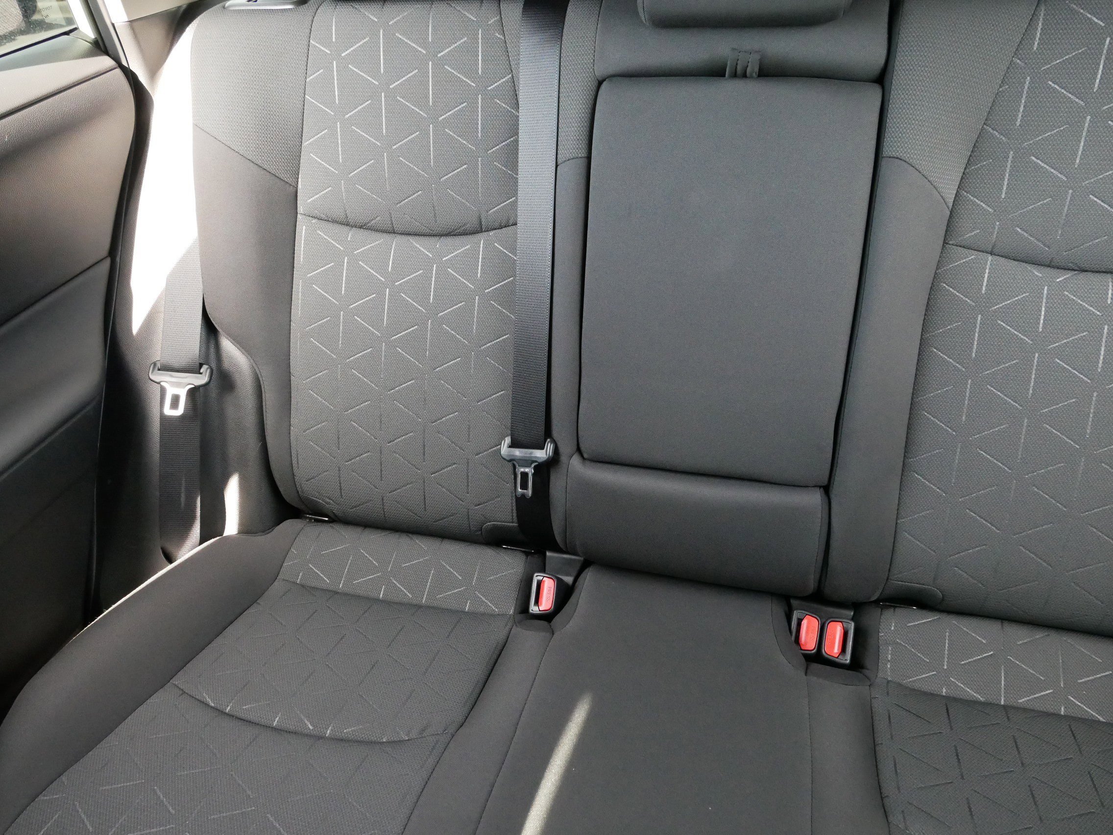 2022 Toyota RAV4 Hybrid XLE photo 12