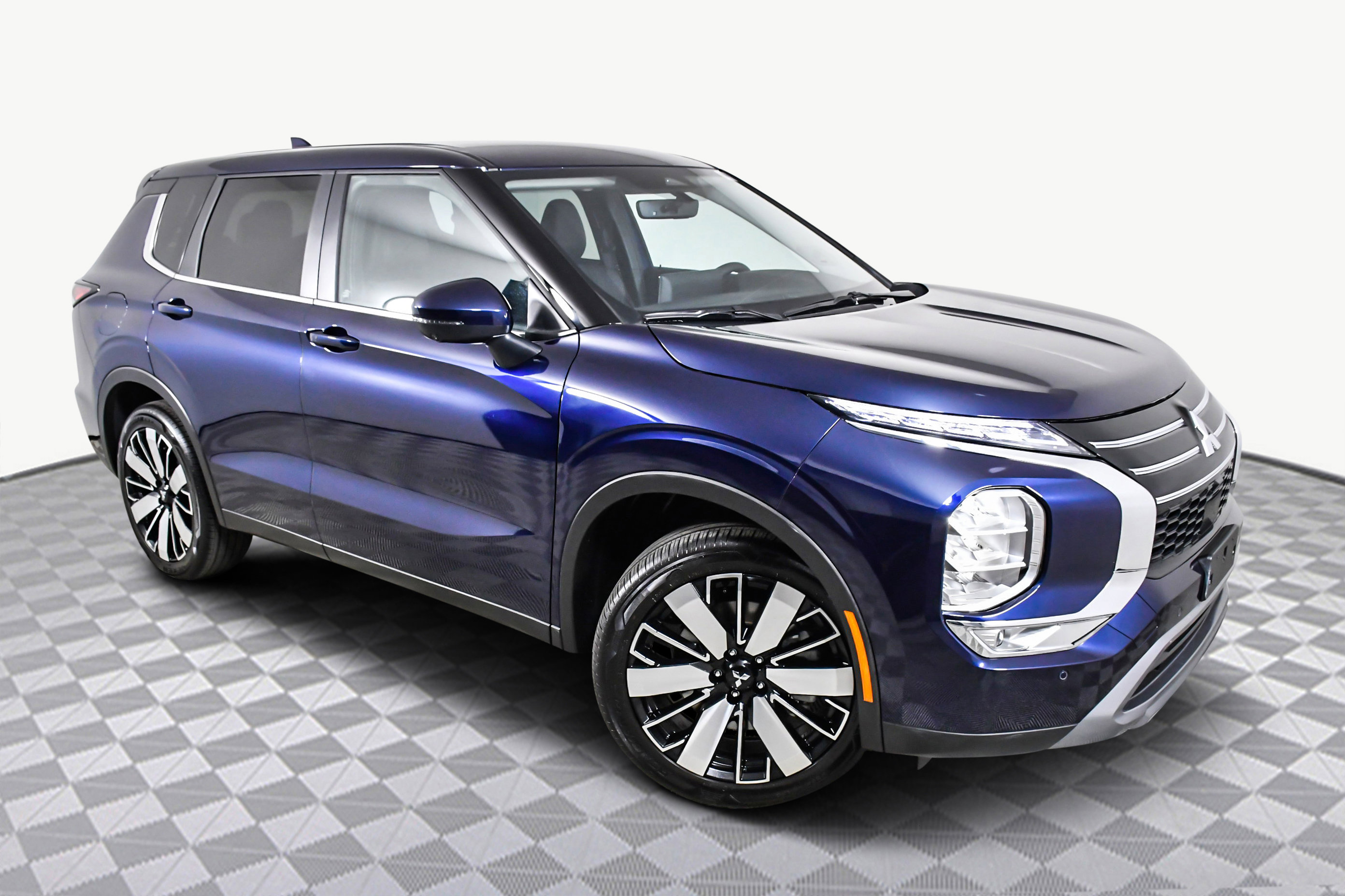 2025 Mitsubishi Outlander SE's photo