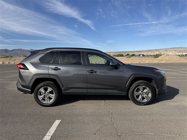 2023 Toyota RAV4 XLE photo 4