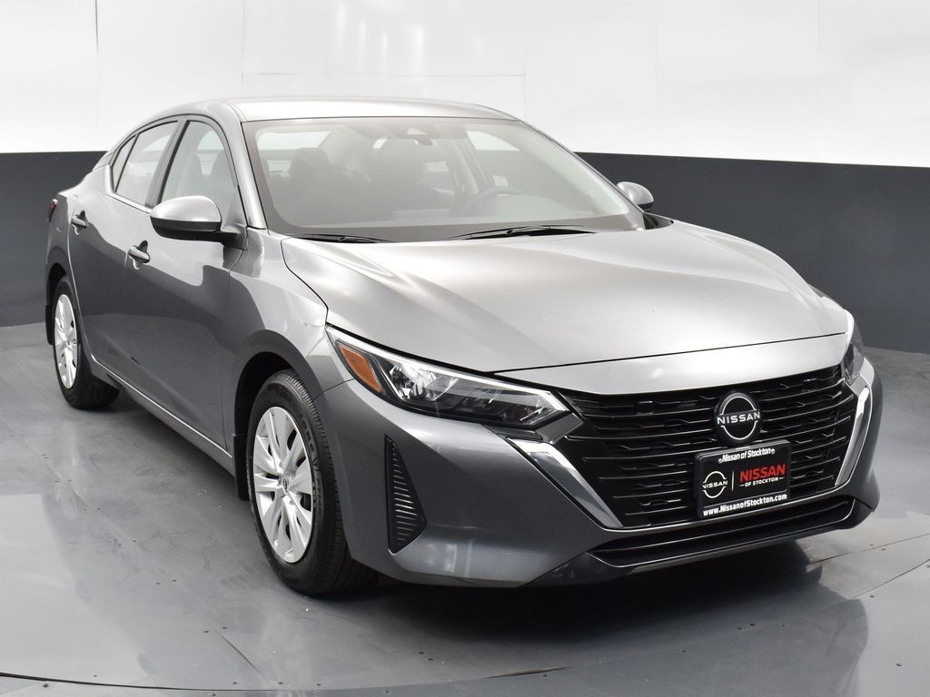 2025 Nissan Sentra S's photo