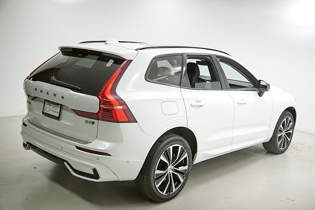 2023 VOLVO XC60 - Image 8