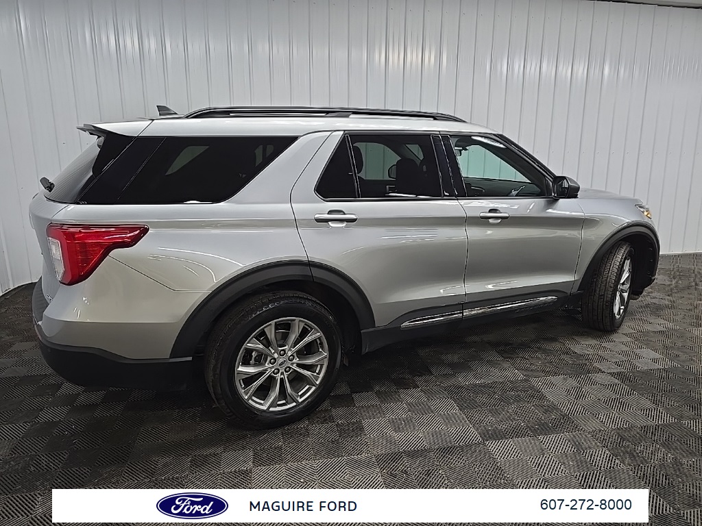 2023 Ford Explorer XLT photo 3