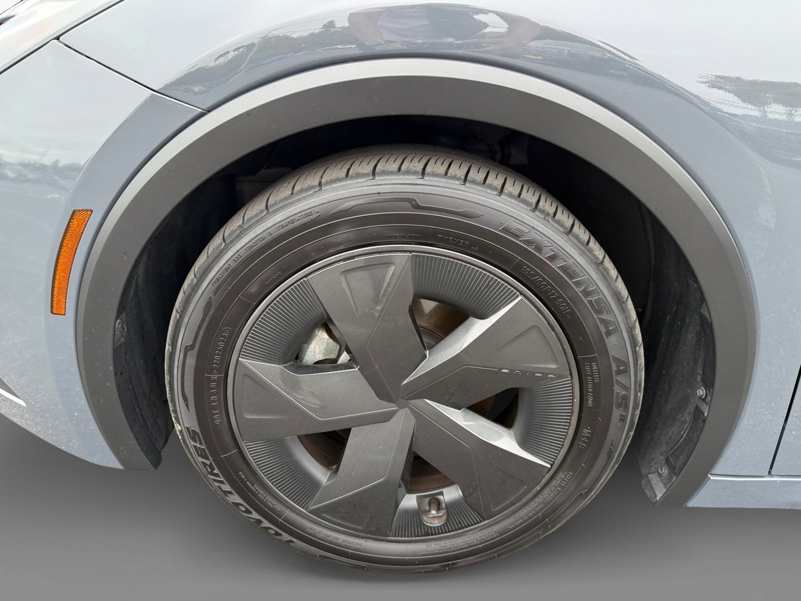 2023 Toyota Prius LE photo 9