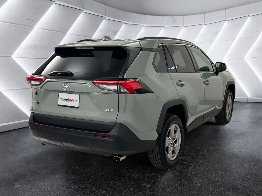 2023 Toyota RAV4 XLE photo 4
