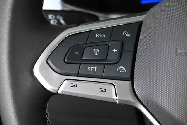 2025 Volkswagen Taos SE photo 18