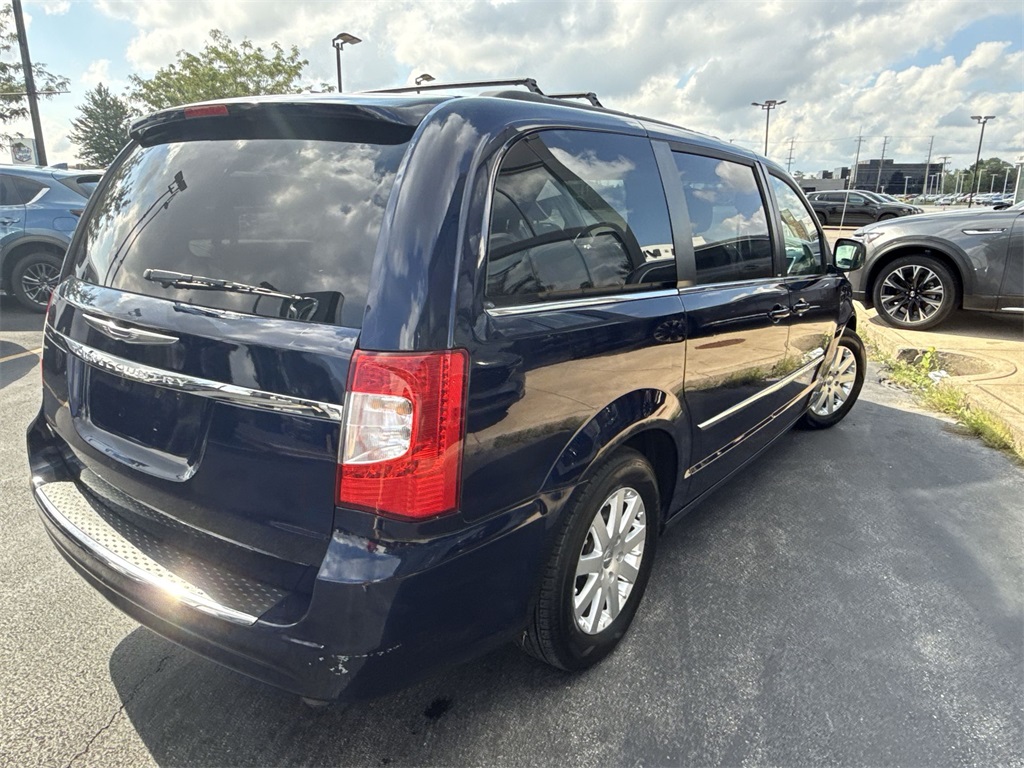 2014 Chrysler Town & Country Touring photo 3