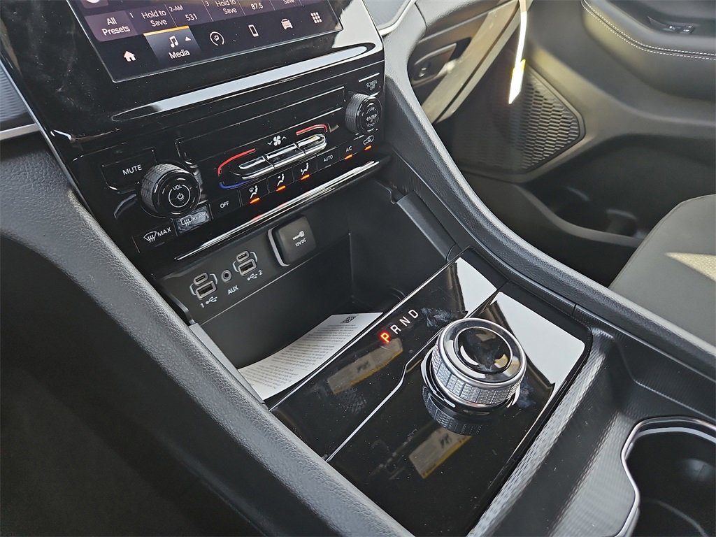 2025 Jeep Grand Cherokee Laredo photo 23