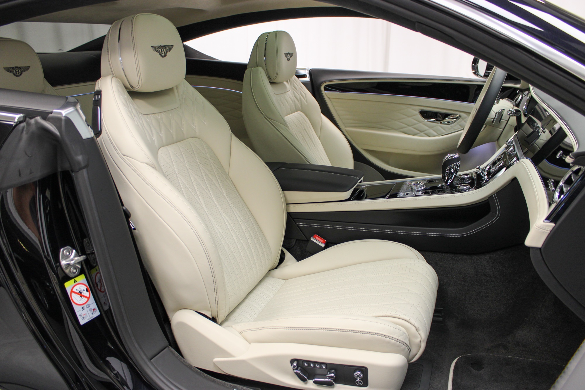 2024 Bentley Continental GT Azure V8 photo 26
