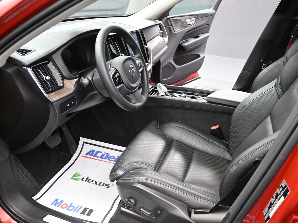 2023 Volvo XC60 T8 Ultimate photo 10