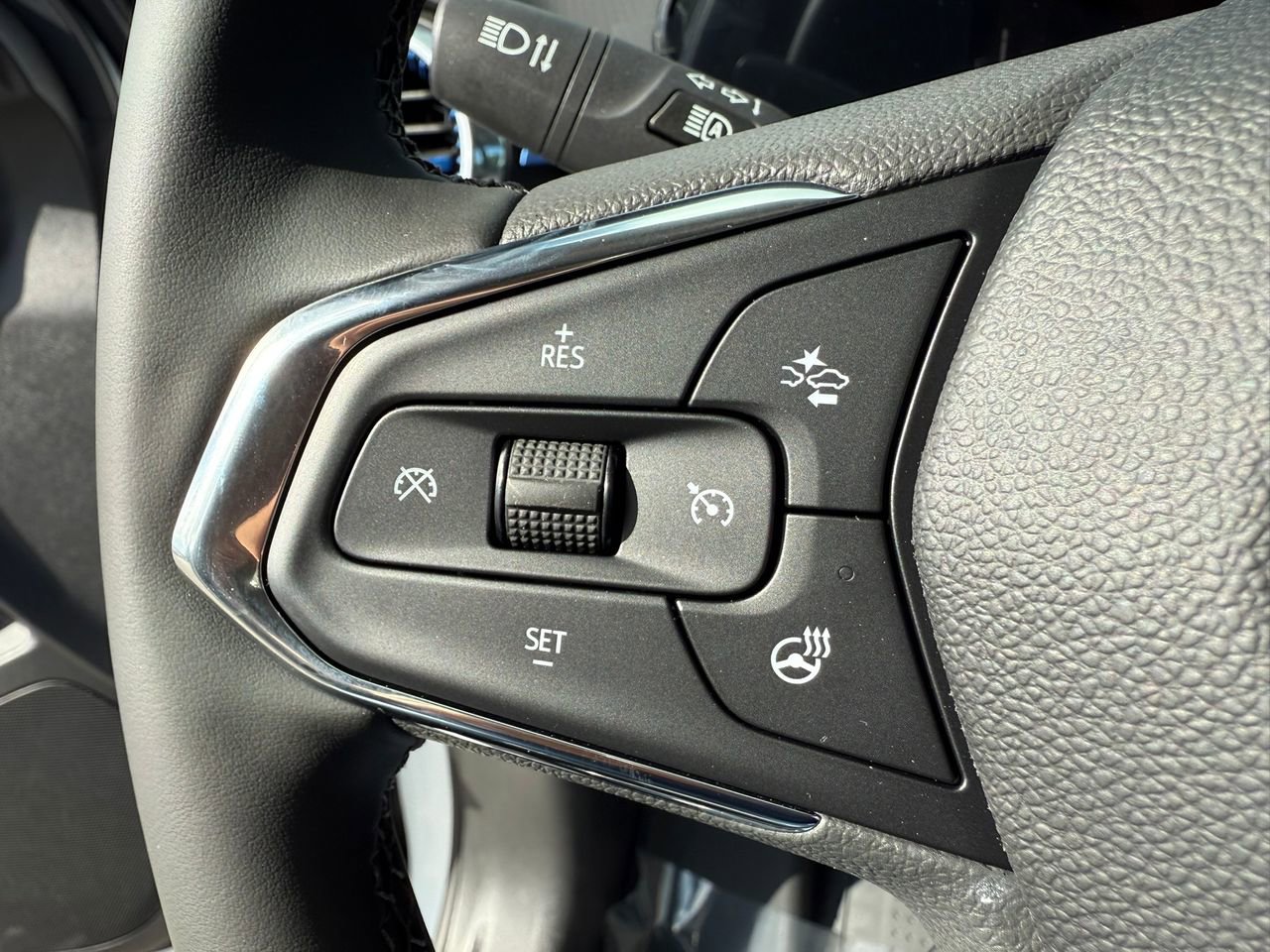 2025 Chevrolet Trax LT photo 17