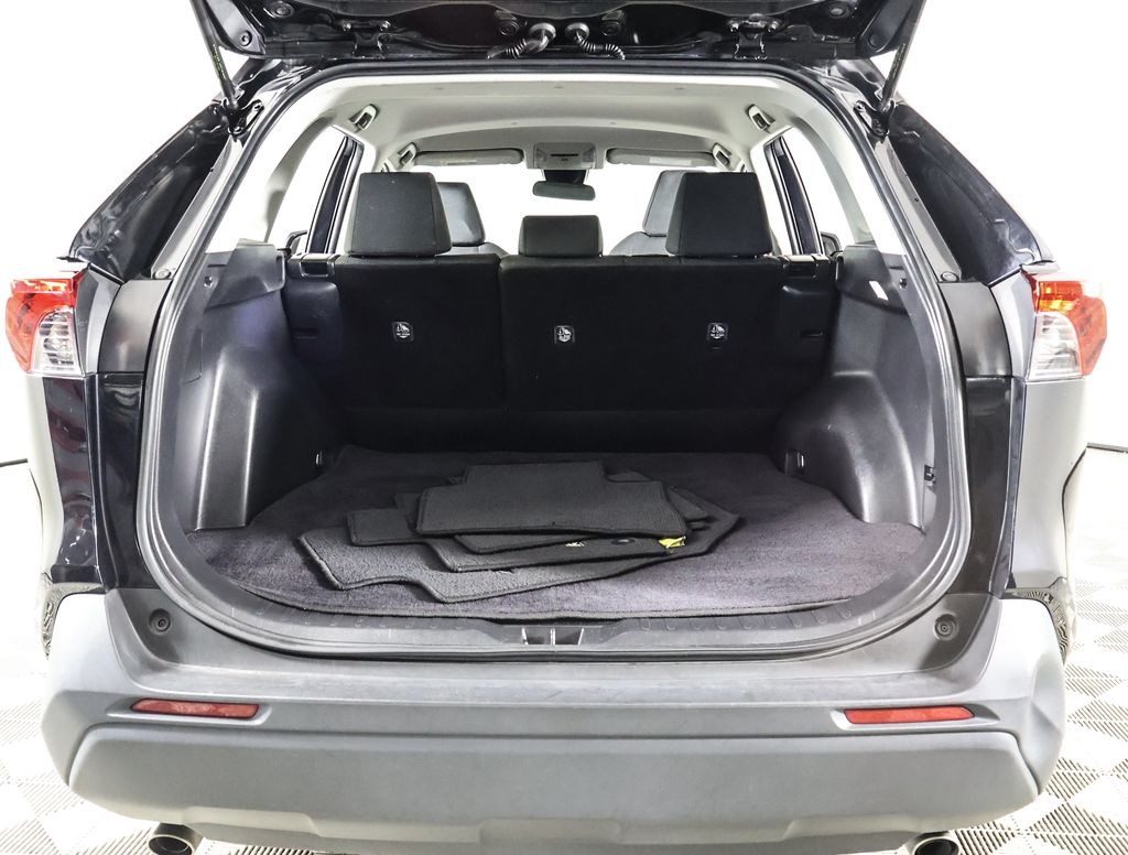 2022 Toyota RAV4 Hybrid LE photo 13