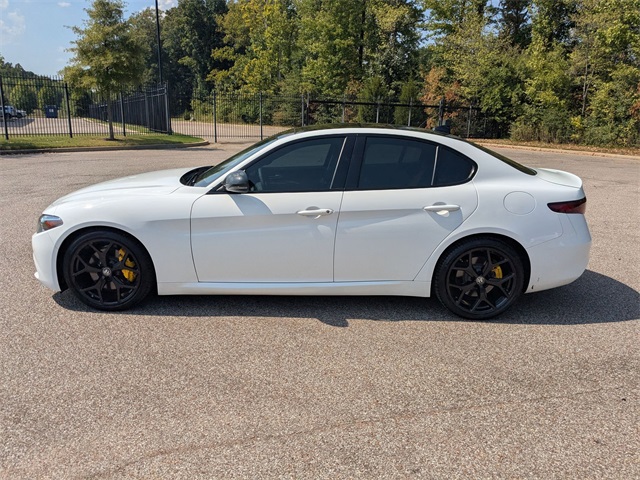 2019 Alfa Romeo Giulia Ti photo 2