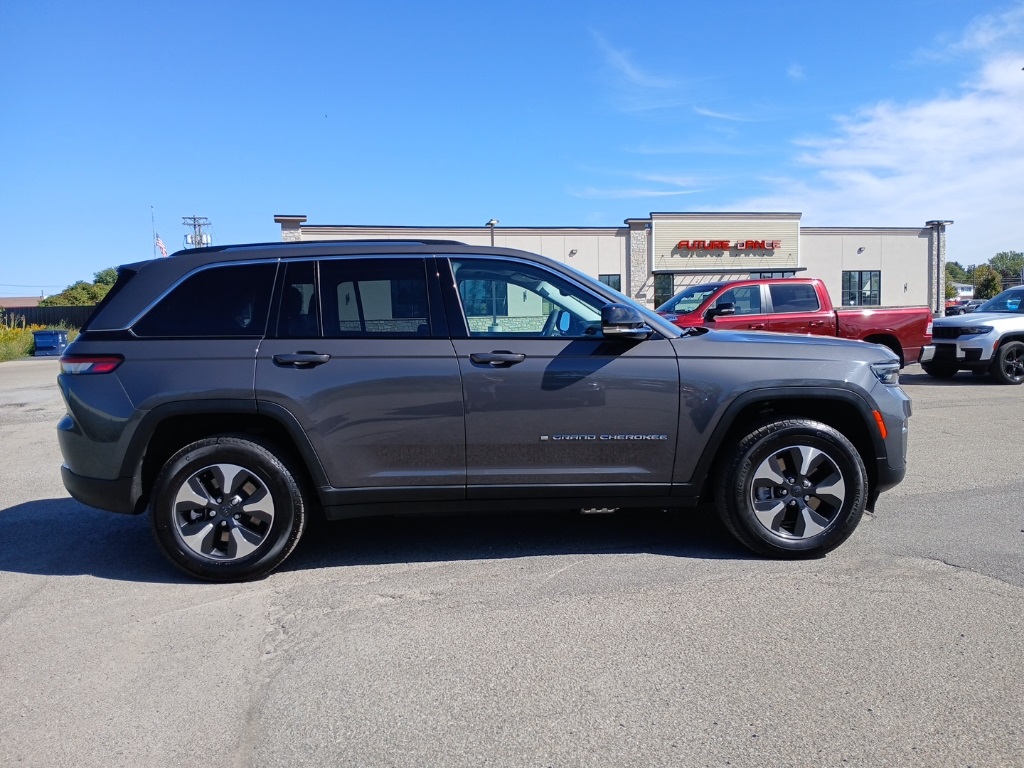 2024 Jeep Cherokee Limited 4xe photo 5