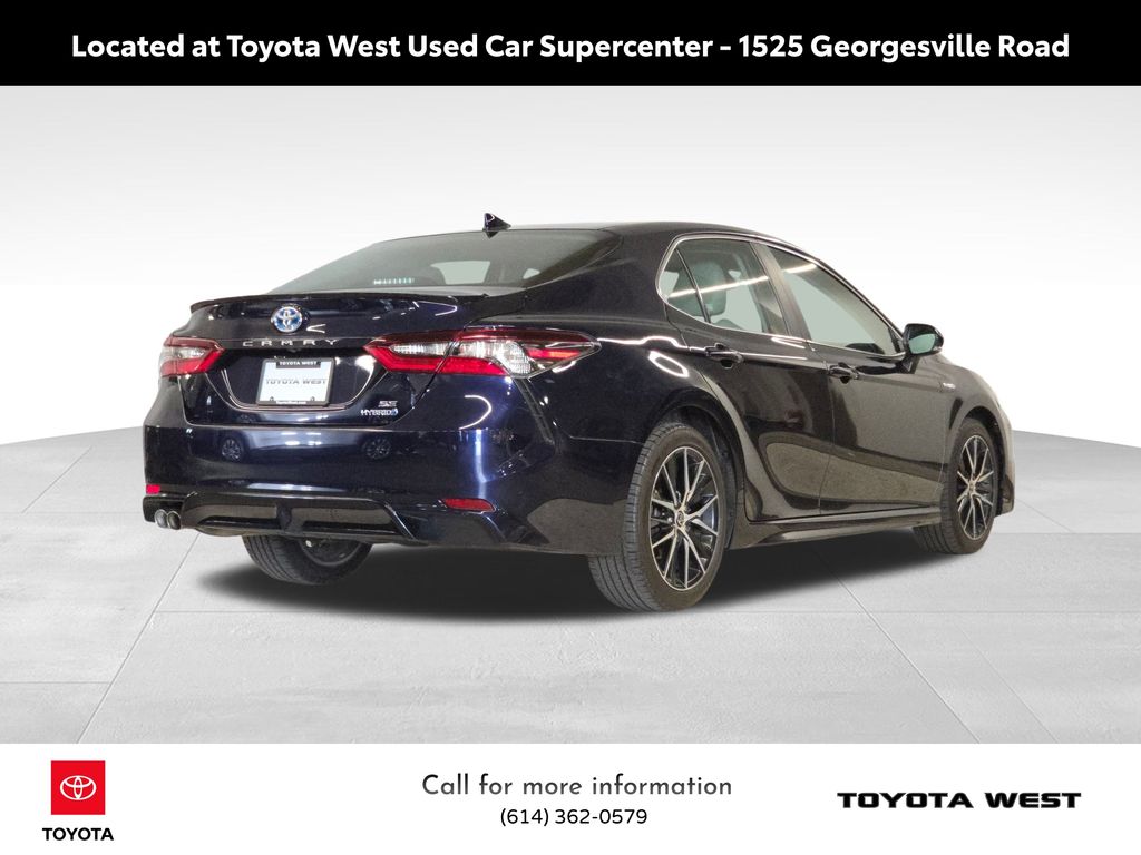 2021 Toyota Camry Hybrid SE photo 2